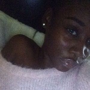 Meet your Posher, Simone