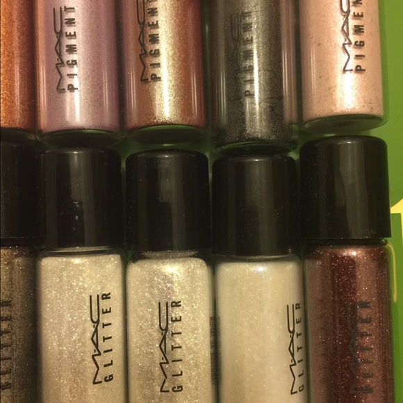MAC 15 travel size pigments Bundle - Picture 3 of 4