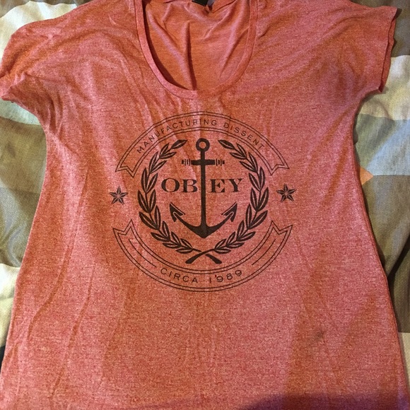 Obey tee