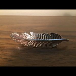 Fashion feather hair clip NWOT!