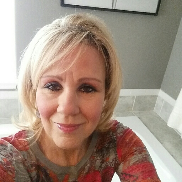 Meet your Posher, Lori