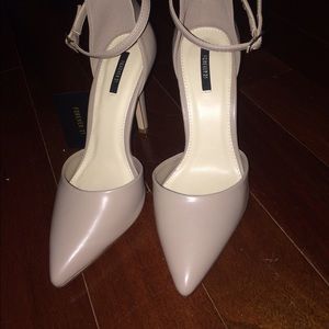 Pointed toe tan heels