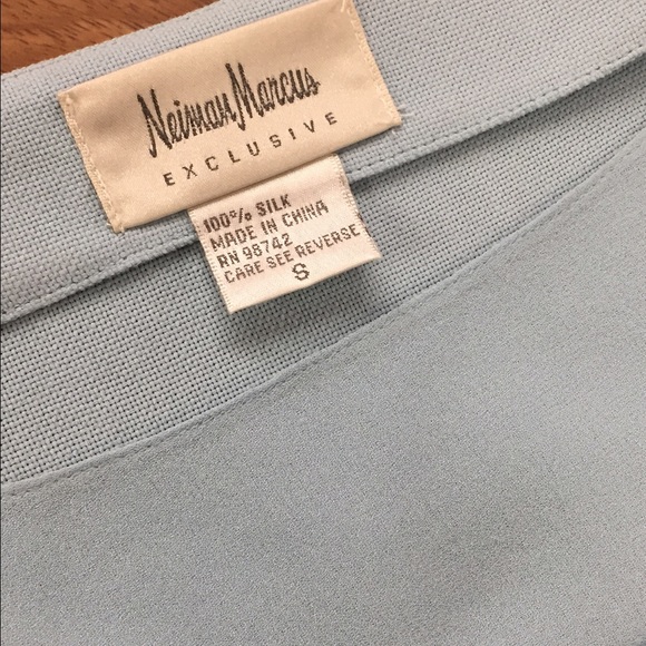 Neiman Marcus Exclusive silk blouse, size small - Picture 3 of 3