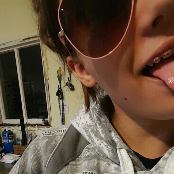 Meet your Posher, Destiny - Picture 2 of 3