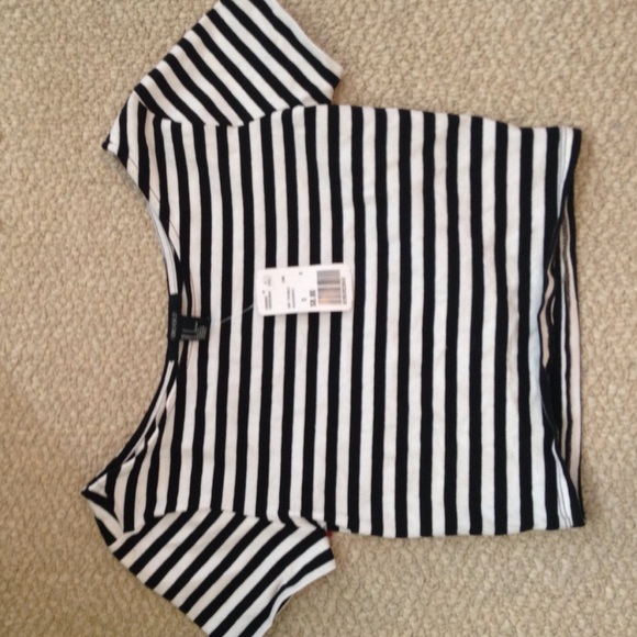 Black and white stripped crop top