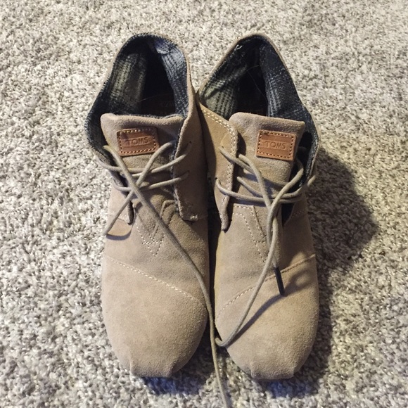 Toms wedged booties