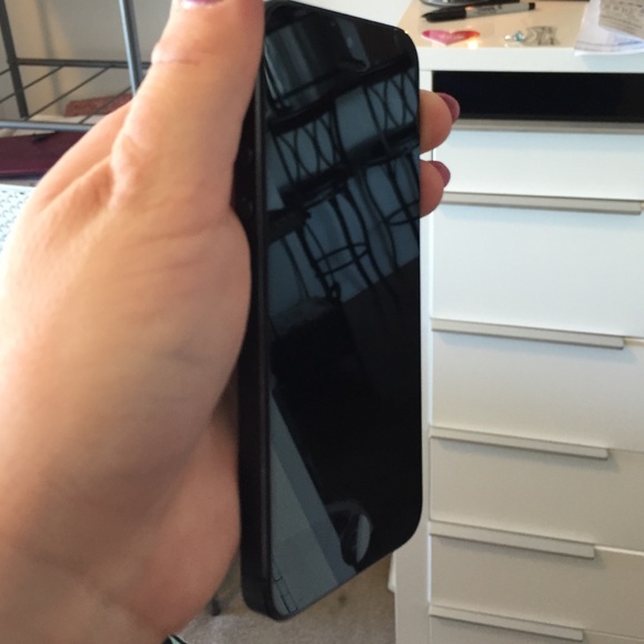 iPhone 5s - Picture 3 of 3