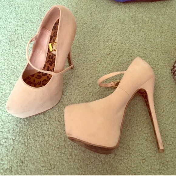 Light pink/ nude leopard print heels