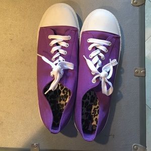 Purple airwalk shoes