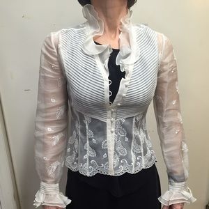 Ecru ruffled collar embroidered blouse, small