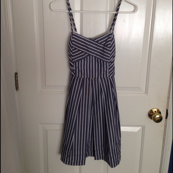 Dresses & Skirts - Grey stripped dress!!