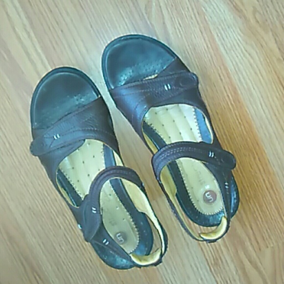 Clarks brown sandals
