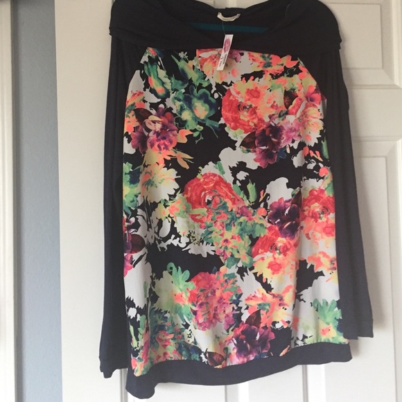 12 PN by Mon Ami lightweight navy floral top