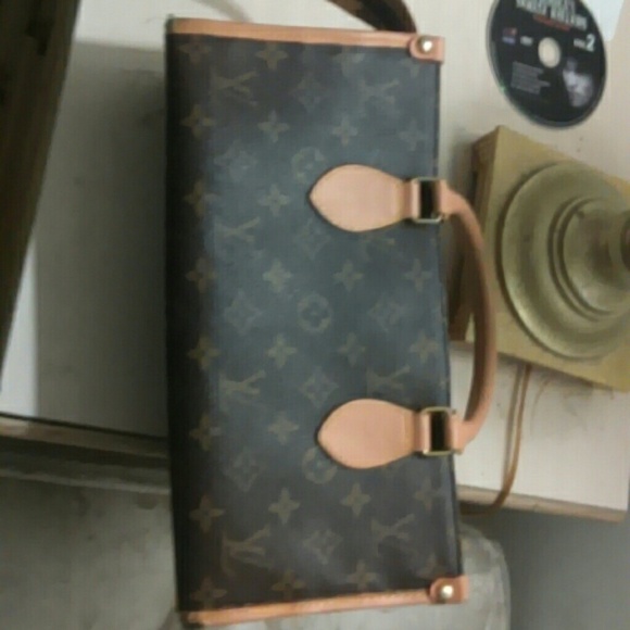 Must go! Louis vuitton purse