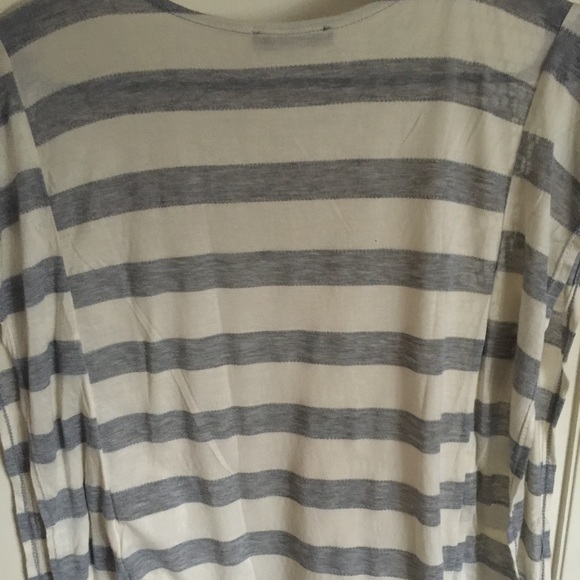 New item-Crochet top with flower ...super cute - Picture 2 of 4