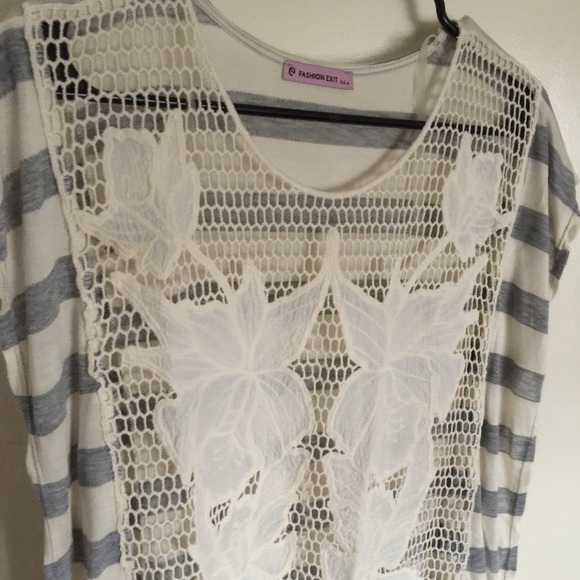 New item-Crochet top with flower ...super cute - Picture 3 of 4