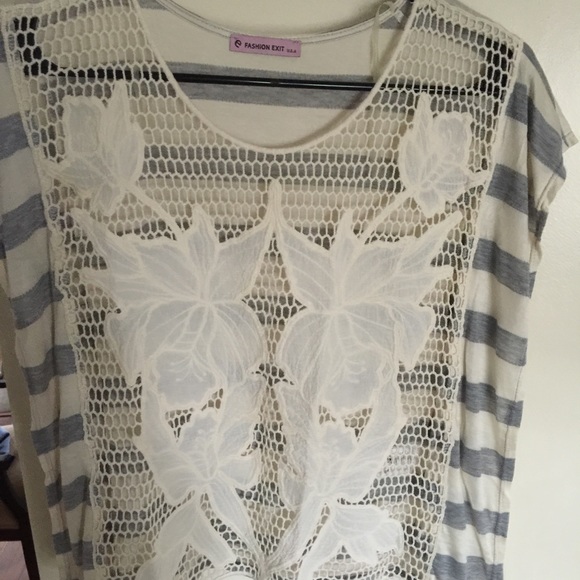 New item-Crochet top with flower ...super cute - Picture 4 of 4