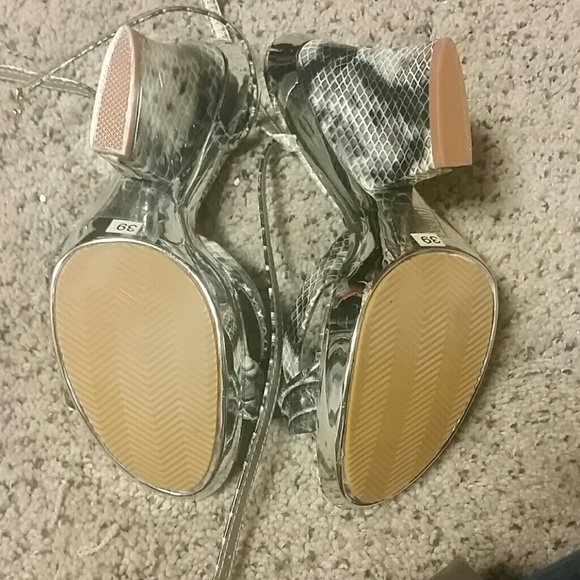 Jimmy Choo snake skin heels - Picture 2 of 4