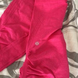 Hot pink Lululemon crops!