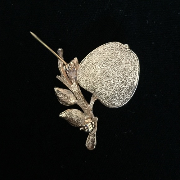 Vintage SARAH COV Apple pin - Picture 3 of 4