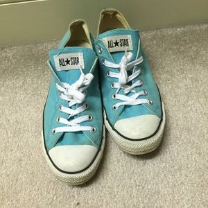 Converse sneakers 😊