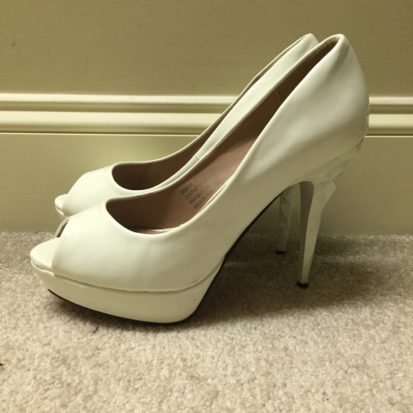White BAKERS heels with red bottom - Picture 2 of 4