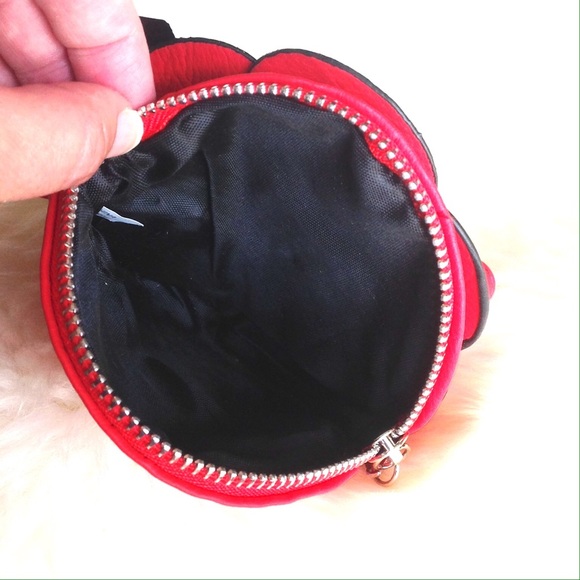 ‼️SOLD ‼️Sasha Red Flower Wristlet NWT - Picture 3 of 3