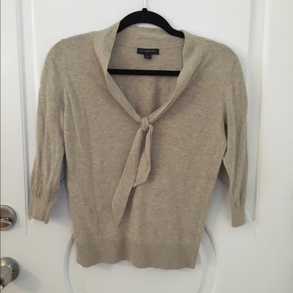 Tie collar sweater