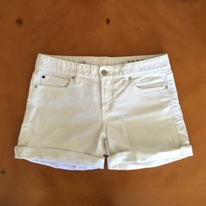 White jean shorts size 27