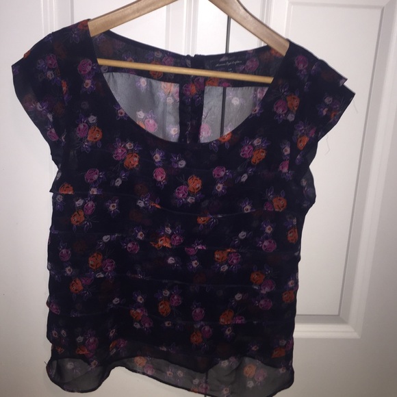 Short sleeve floral blouse