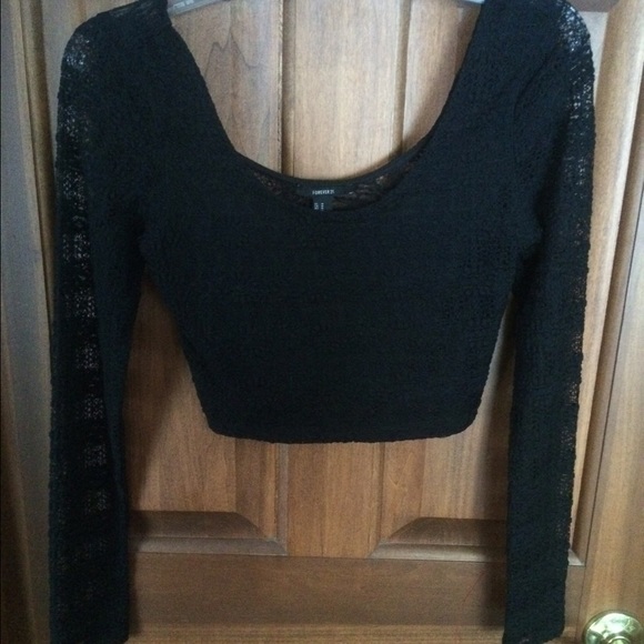 Long Sleeve black crop top!