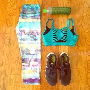 M/L Onzie yoga capris with fun geometric print