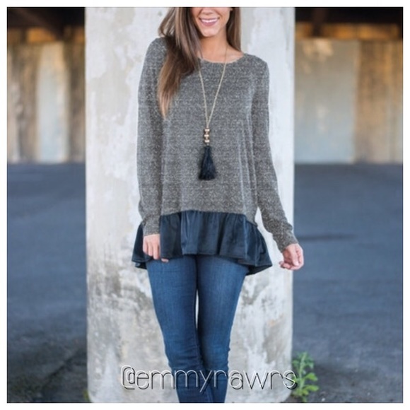 $25 Christmas Special • Last one • Ruffle Tunic - Picture 2 of 4