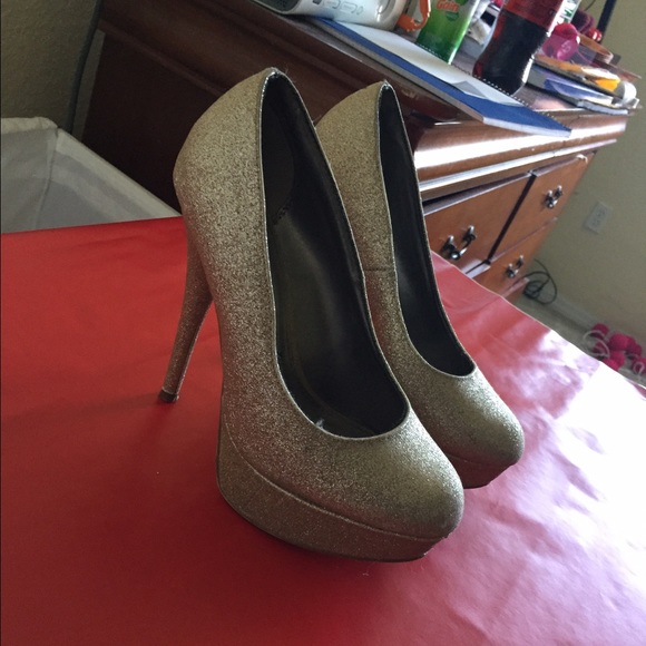 Heels - Picture 3 of 4