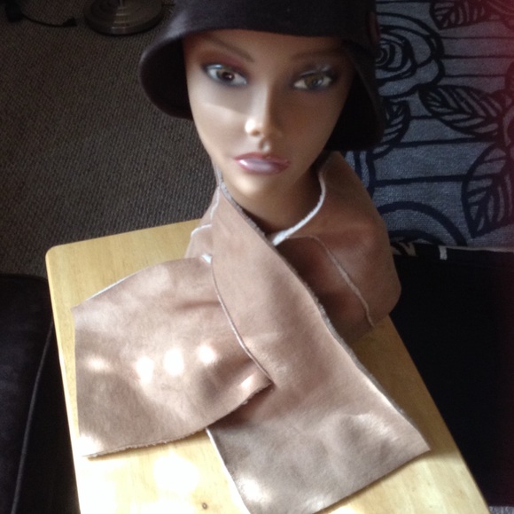 🔴Faux shearling suede wrap scarf 2/$20