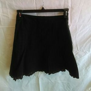 A precious black skirt - petite