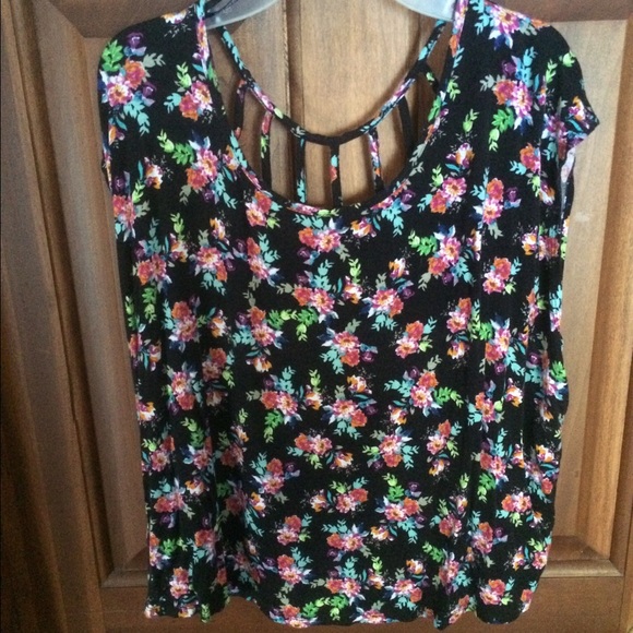 Floral sleeves top with slightly open back