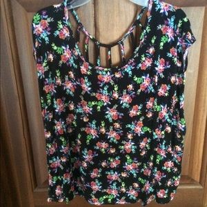 Floral sleeves top with slightly open back