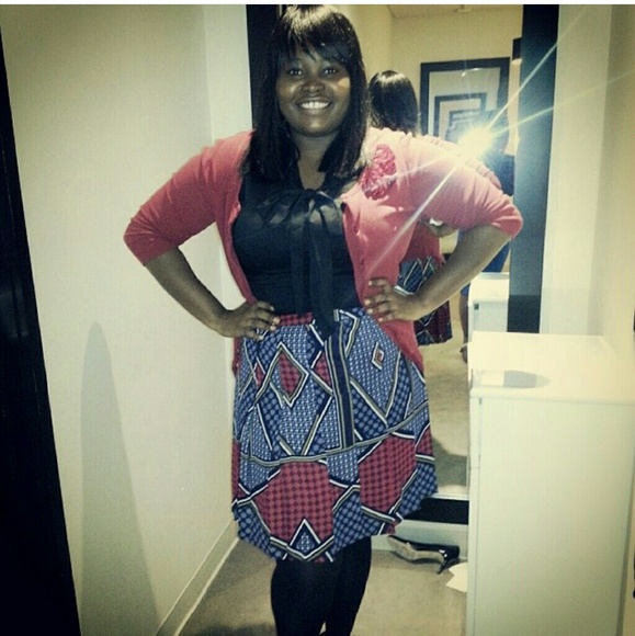 Abstract patterned pleated skirt