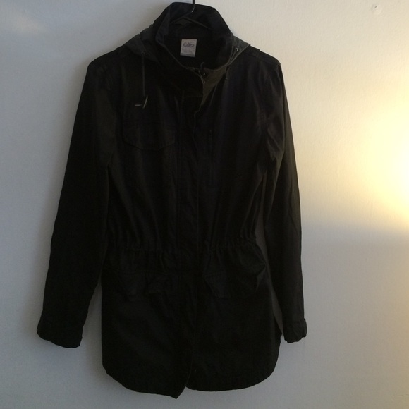 Black lightweight Nike jacket