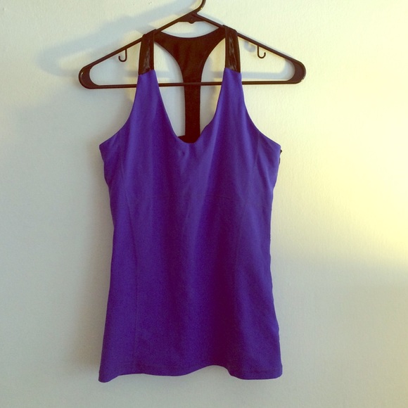 Racetrack yoga top