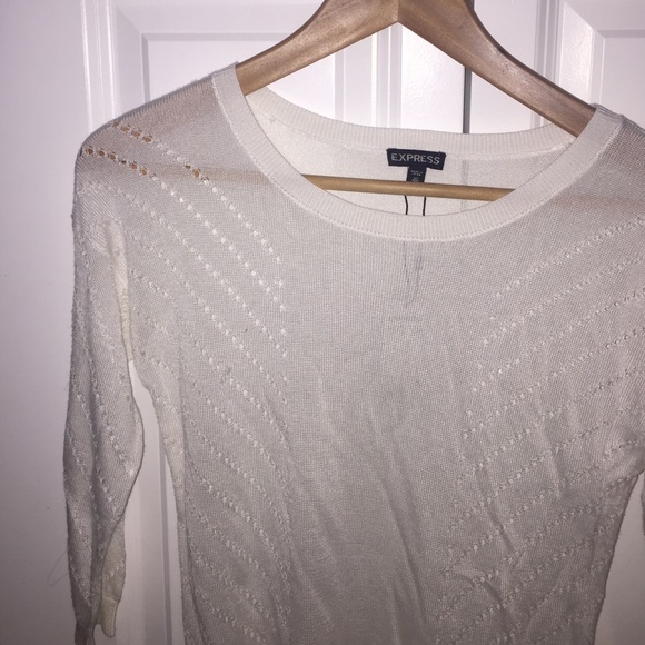 Quarter sleeve length, white sweater