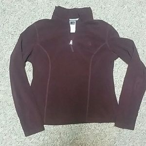 Fitted North Face half zip