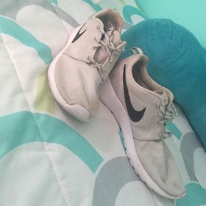 grey Nike roshes size 9