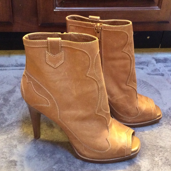 Like new BCBG booties