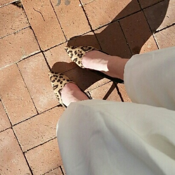 HOLD: NWOT faux suede pumps