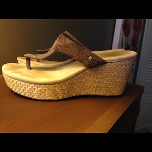 UGG platform wedge size 6