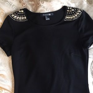 Short sleeve jewel shoulder shirt