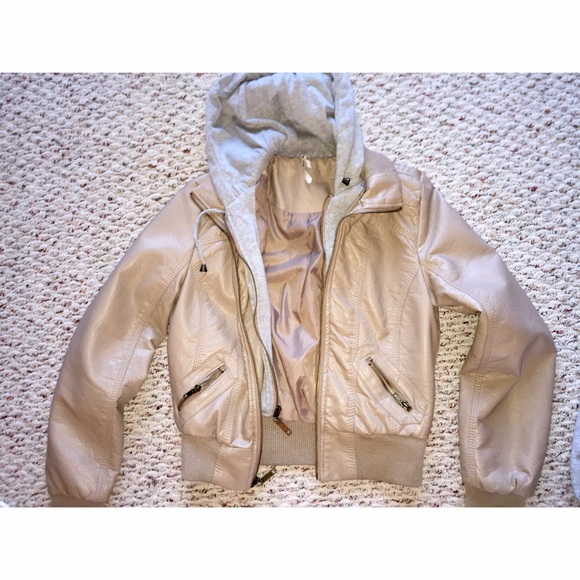 Tan leather jacket 😈