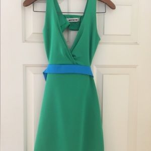 Green, body con dress‼️ emptying closet soon‼️